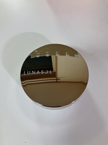 LUNASOL スムースクリアパウダーのクチコミ「LUNASOL スムースクリアパウダー。

LUNASOLのルースパウダーね。

粉って、ブラ.....」（2枚目）