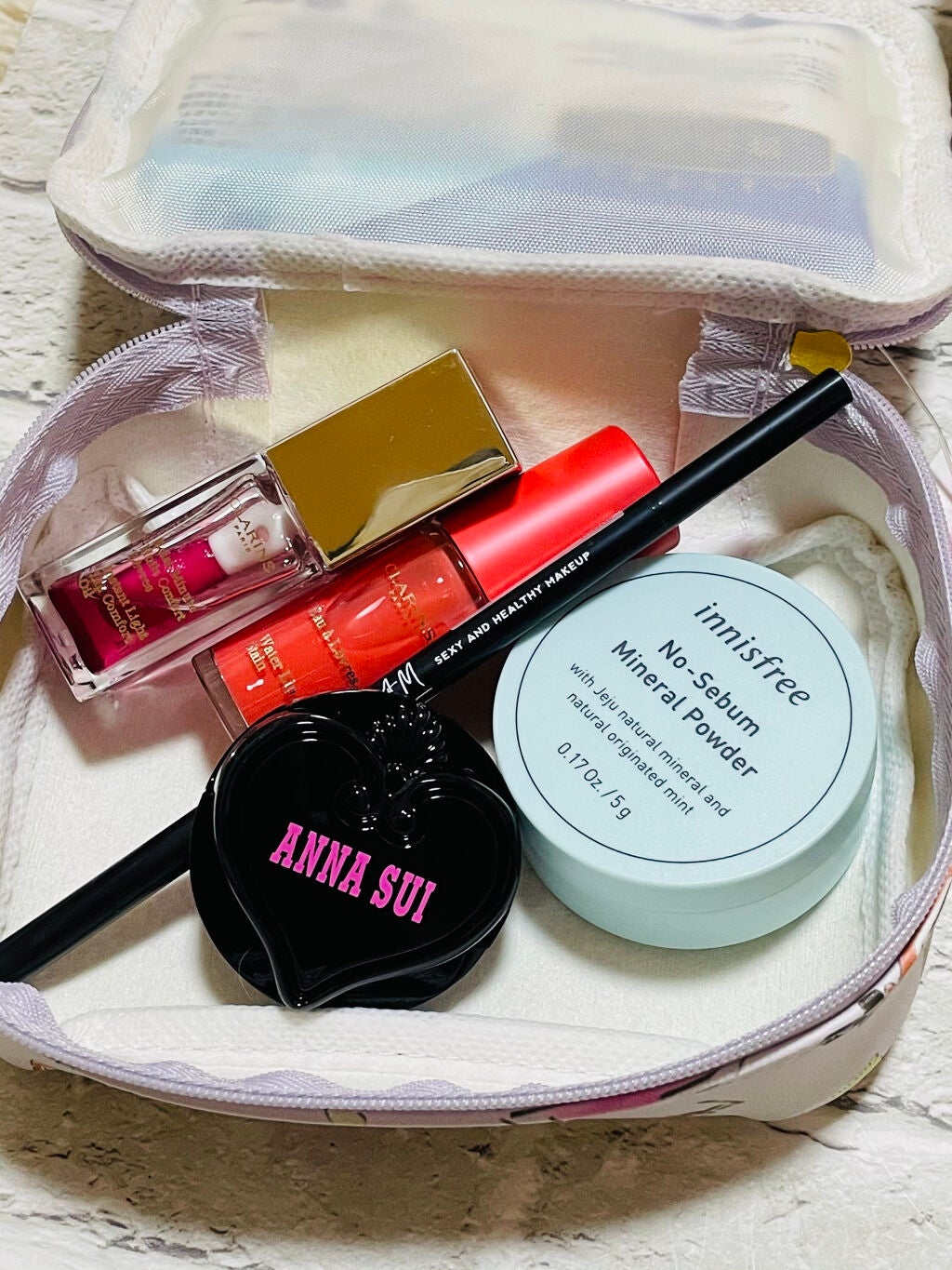 ポケティッシュポーチ (コスメ柄)/キャンドゥ/ティッシュを使ったクチコミ(4枚目)