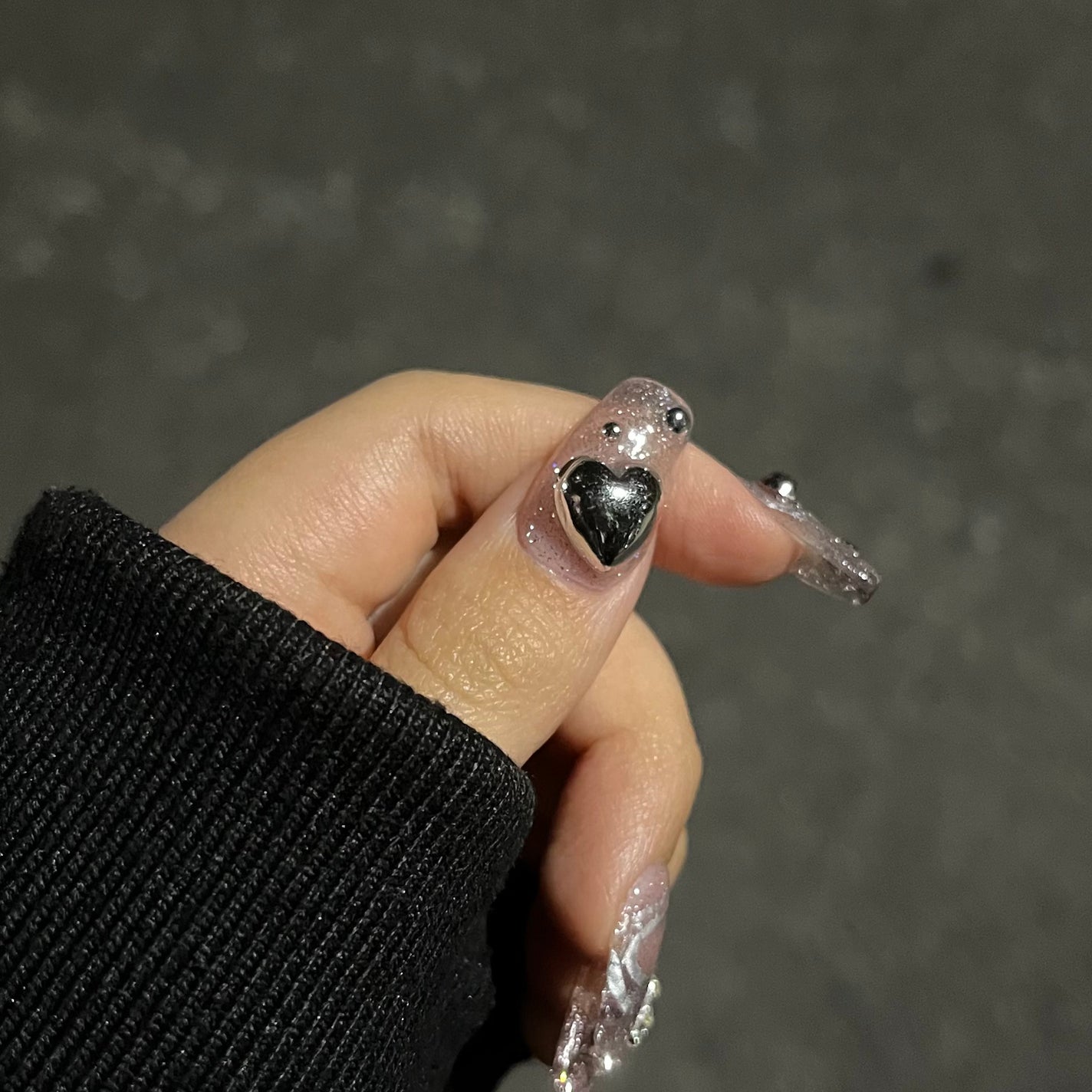 Luna☾LIPSパートナー on LIPS 「久しぶりのセルフネイル投稿🤍モチベ無さすぎてできてなかったんだ..」(2枚目)