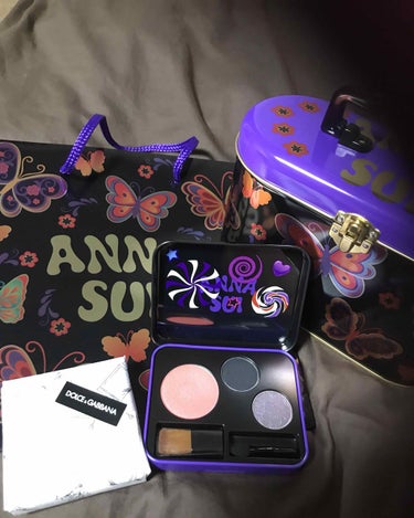 娘が欲しかったANNA SUI
と、ドルガバのアイシャドウ
無事購入😍

そこに又有馬さん😂😂😂😂😂
又偶然😍😍😍😍😍

自分用にリップとコンシーラー

おまけにミラー頂きました😊

有馬さん金土日
名