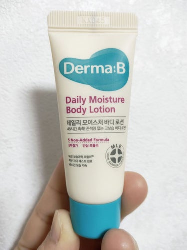 Derma:B デイリーモイスチャーボディローション

1分に1個売れているというボディローションです。
肌に優しい5つの無添加処方に加え、独自開発の皮膚バリア技術が使われています。

一回スッと塗った