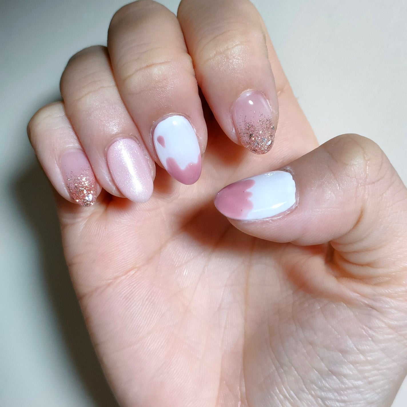 さっちゃん on LIPS 「春ネイル💅蜂蜜デザインですが、黄色ではなく春っぽくピンクで統一..」(1枚目)