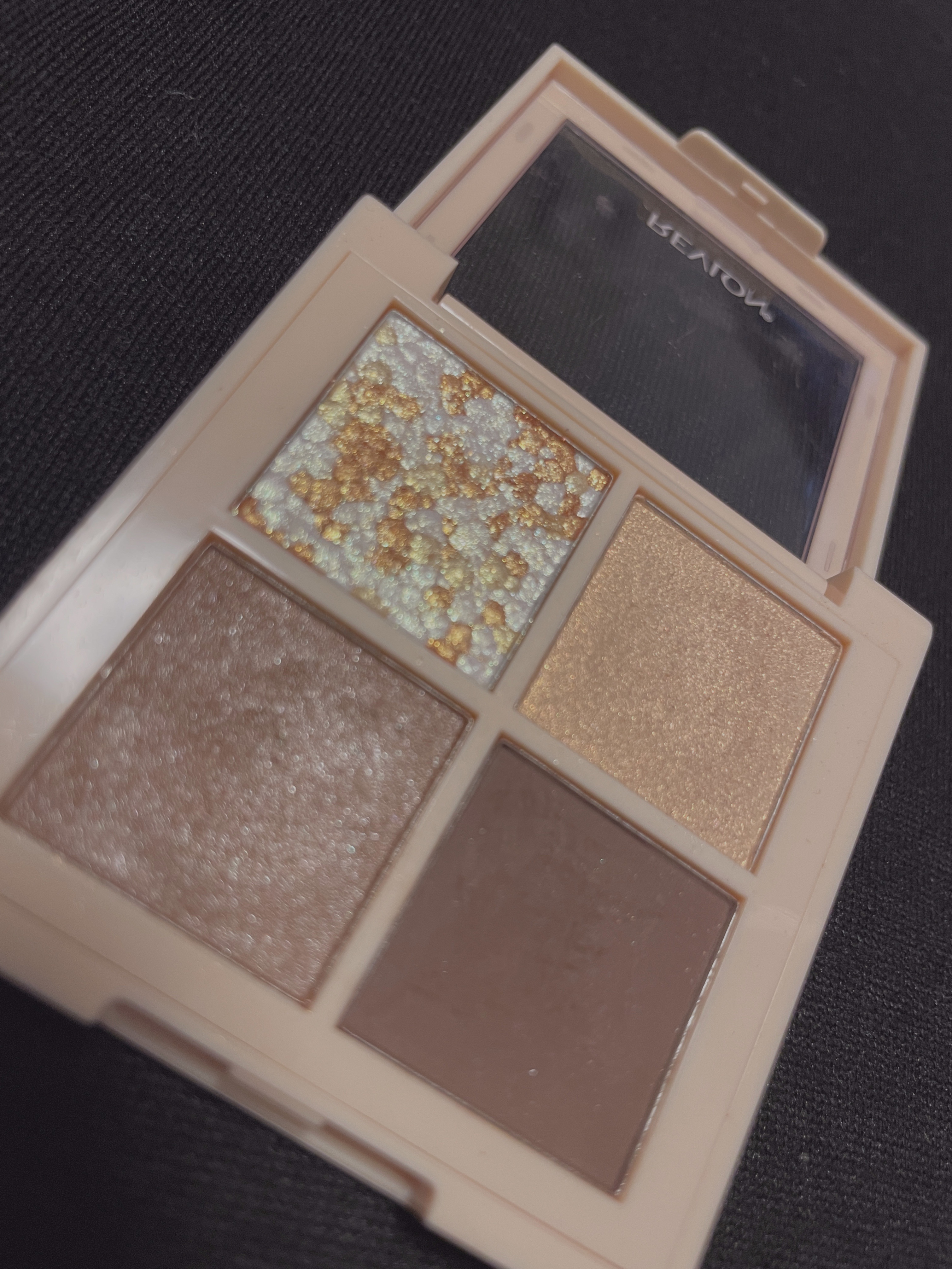 レブロン ダズル アイシャドウ クアッド/REVLON/アイシャドウパレットを使ったクチコミ（1枚目）