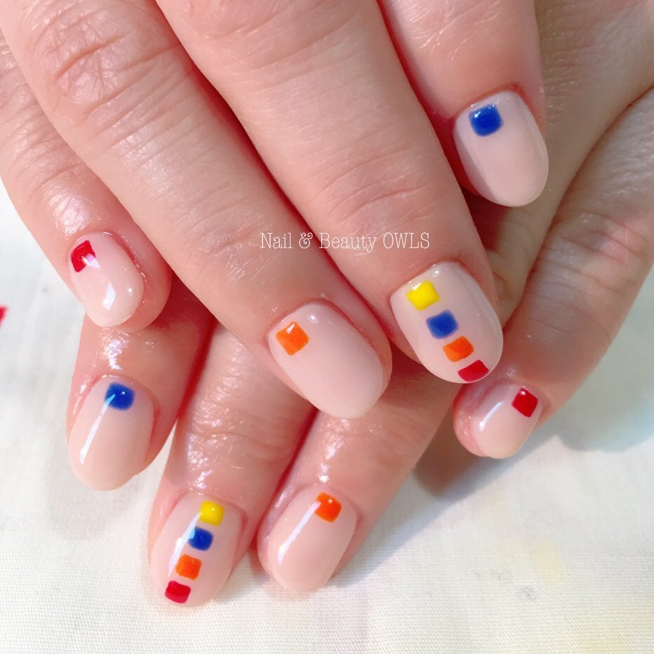 ぴよこれいと あうるす on LIPS 「カラフルな■。colorful■。#colorfulnails..」(2枚目)