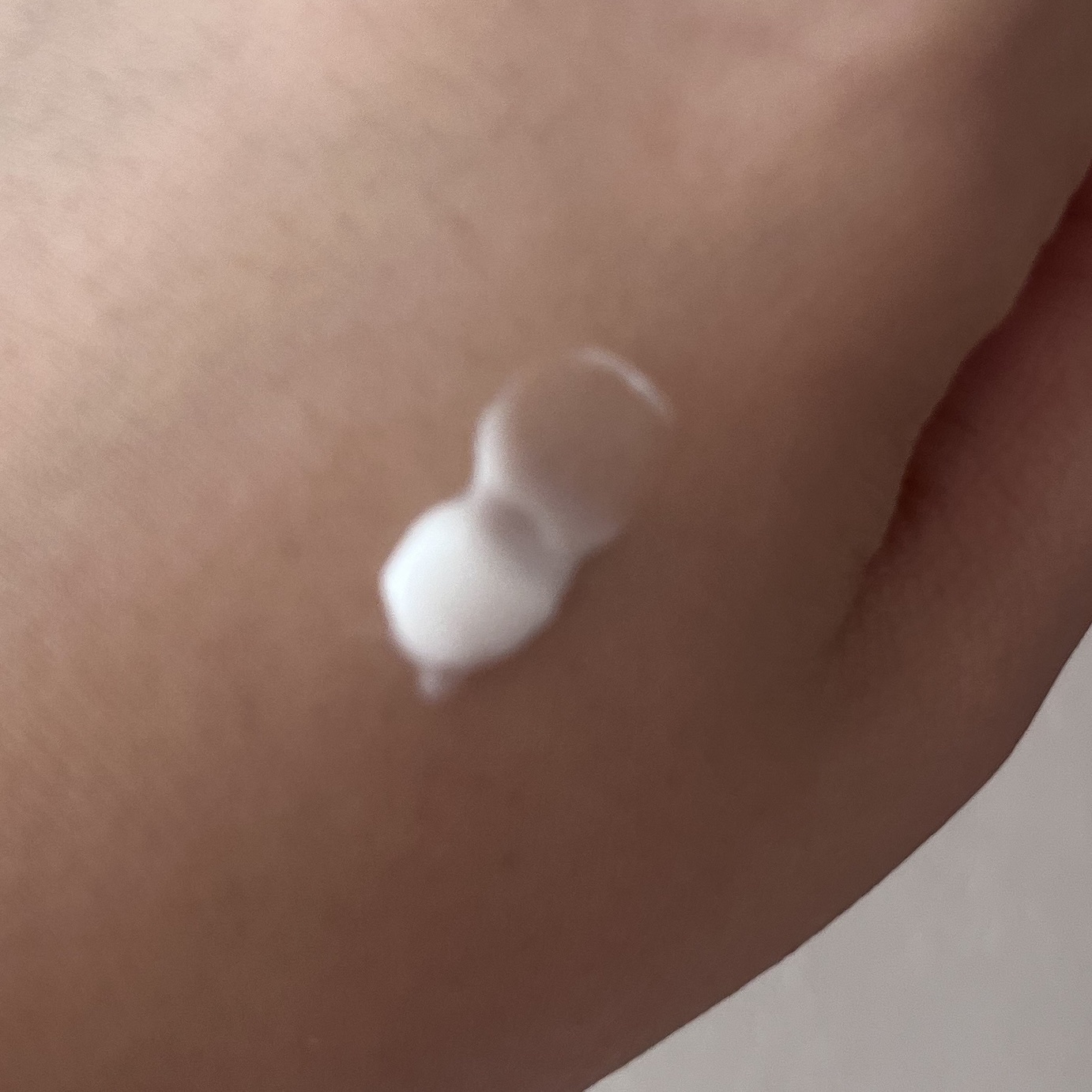 キャンメイク メイクミーハッピー ハンドクリーム COTTONのクチコミ「｡* ❤︎… 愛用品紹介 …❤︎*。
キャンメイク メイクミーハッピー ハンドクリーム COT.....」（2枚目）