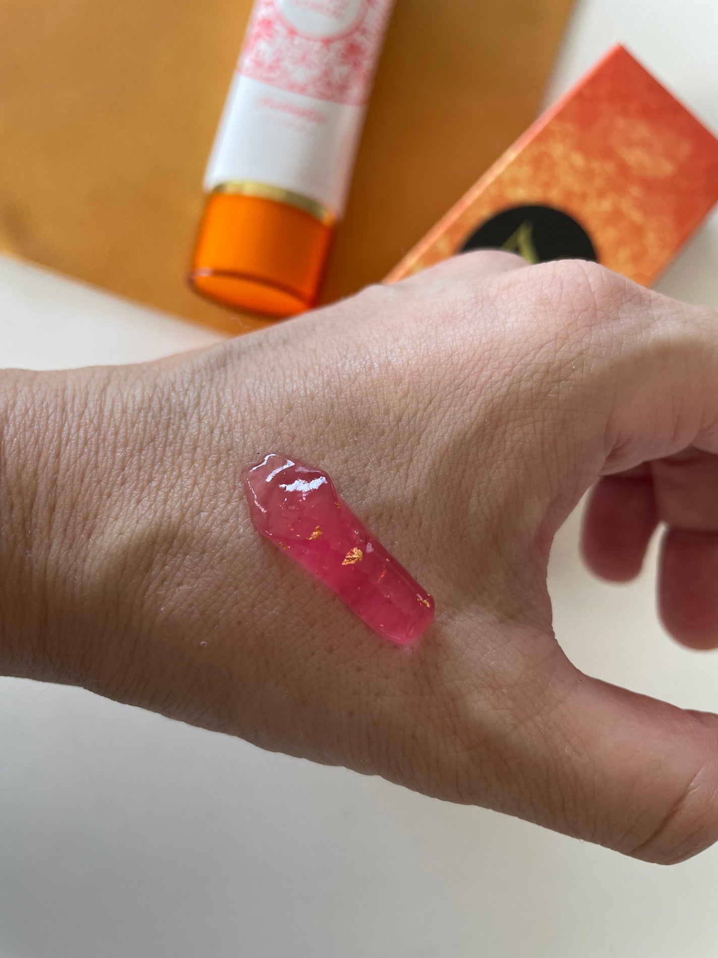 Kaede on LIPS 「綺麗なピンク色のピーリングジェル。キラキラと目に見えて分かる金..」(2枚目)