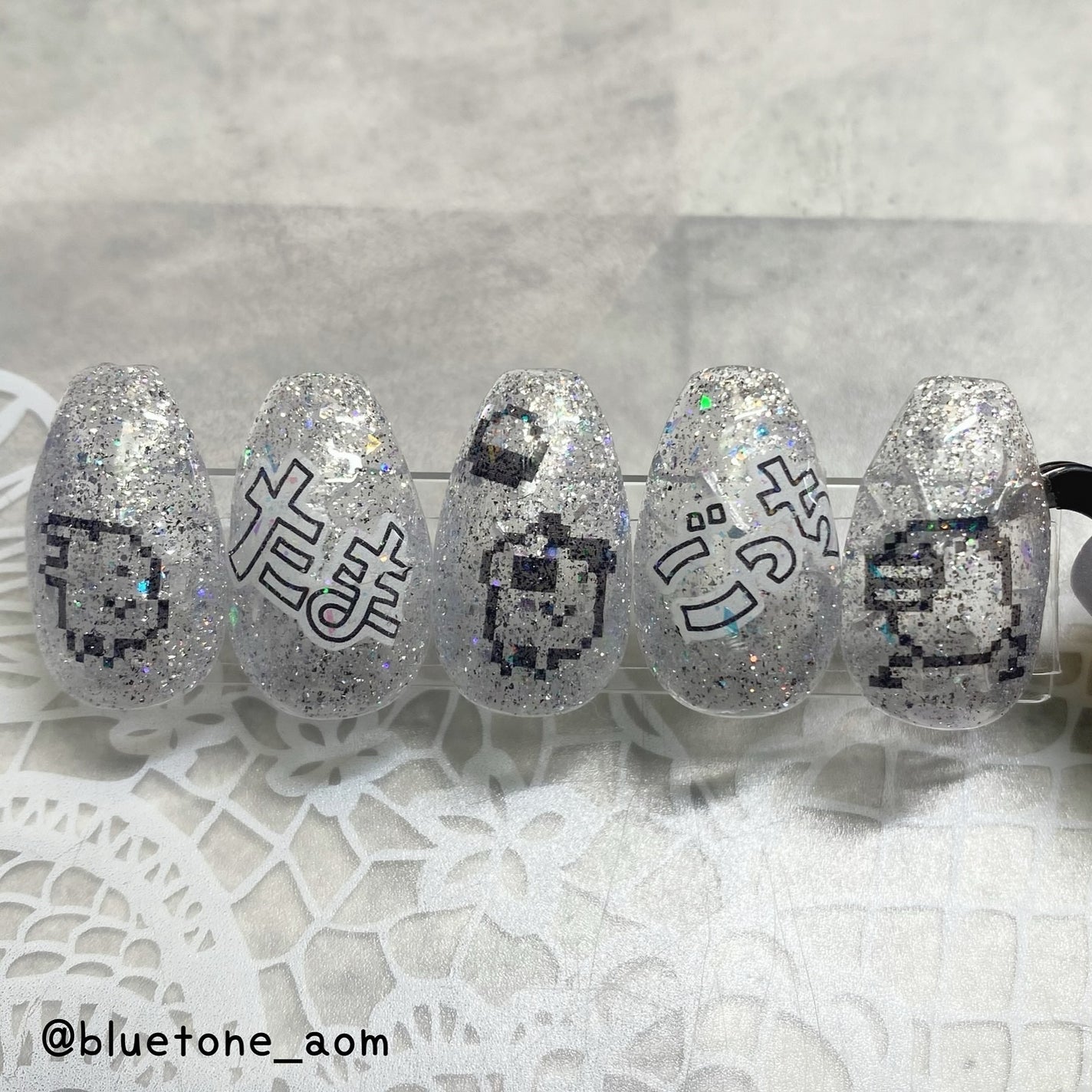 ⋆͛🦖⋆͛aomi on LIPS 「キャンドゥで発売されていたたまごっちのクリアシール使ってネイル..」(2枚目)