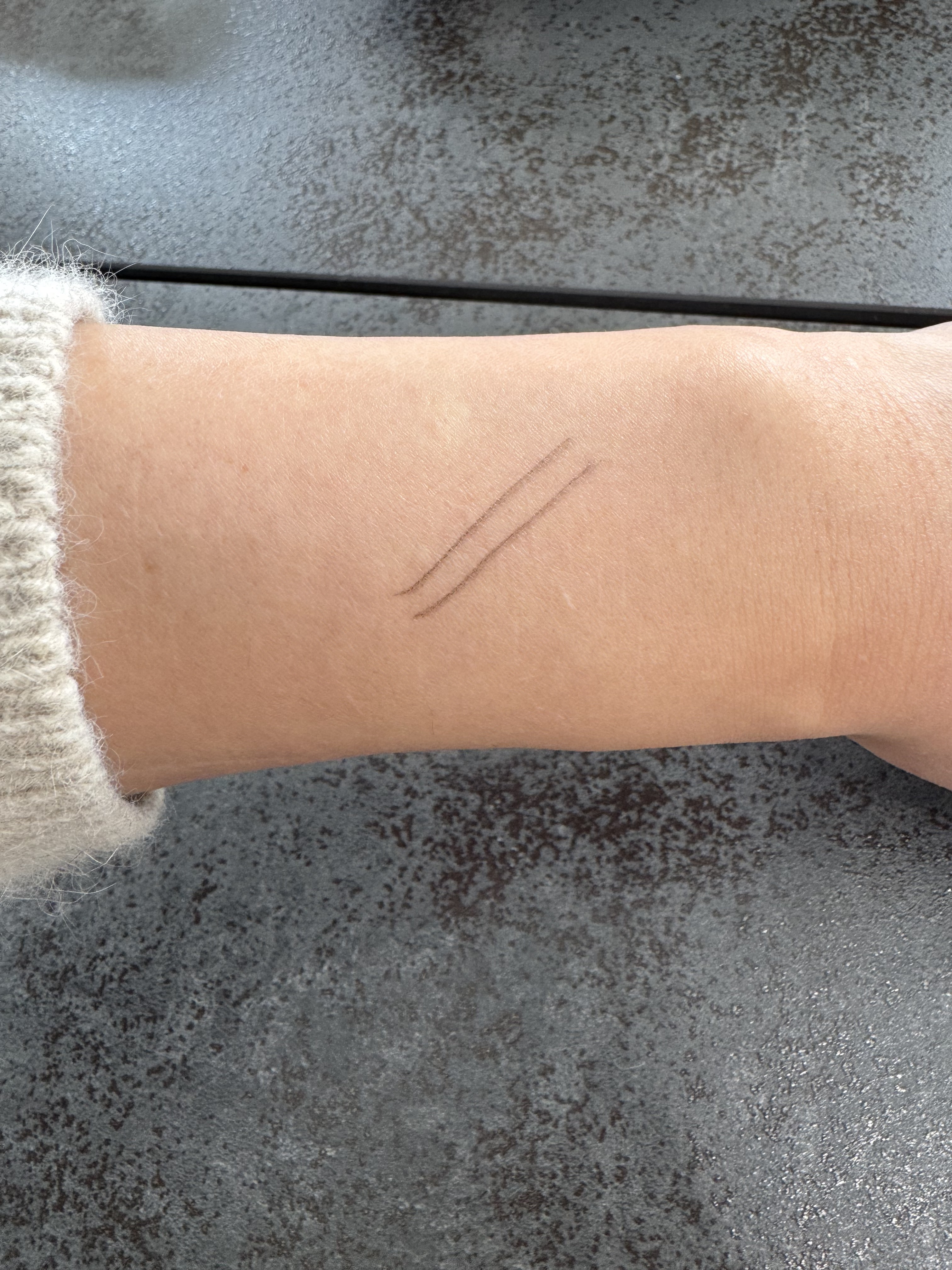 スーパーシャープライナーEX4.0 BK-1 漆黒ブラック/KATE/リキッドアイライナーを使ったクチコミ（2枚目）