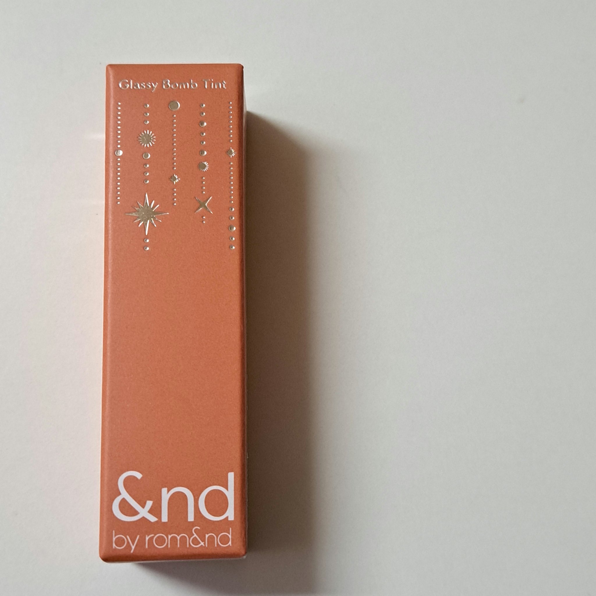 アンドバイロムアンド　グラッシーボムティント HL02 CORAL SNOW/&nd by rom&nd/リップティントを使ったクチコミ（2枚目）