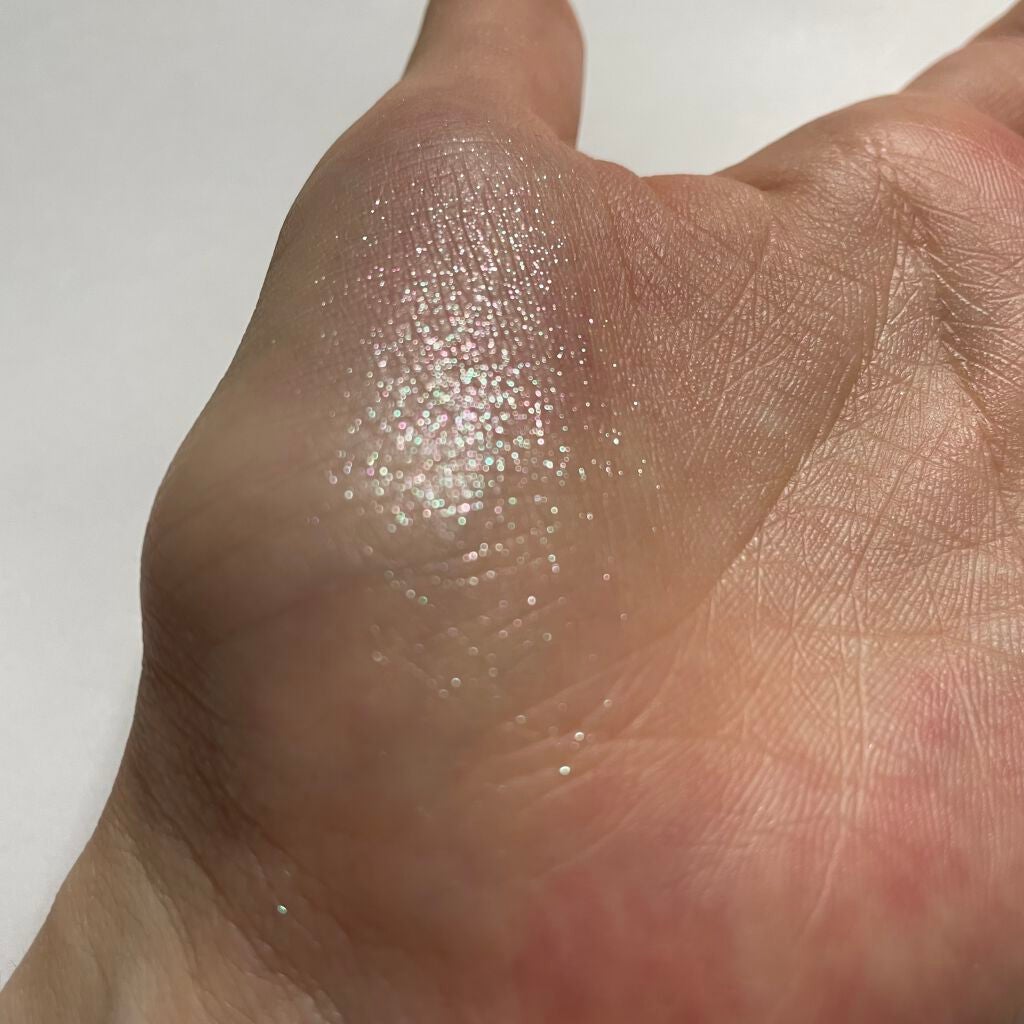 DIAMOND BOMB/FENTY BEAUTY BY RIHANNA/パウダーハイライトを使ったクチコミ(2枚目)