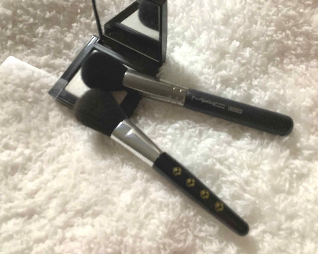 シークレット ブラーリング パウダー フォー アンダー アイズ/ローラ メルシエ/プレストパウダーを使ったクチコミ(3枚目)