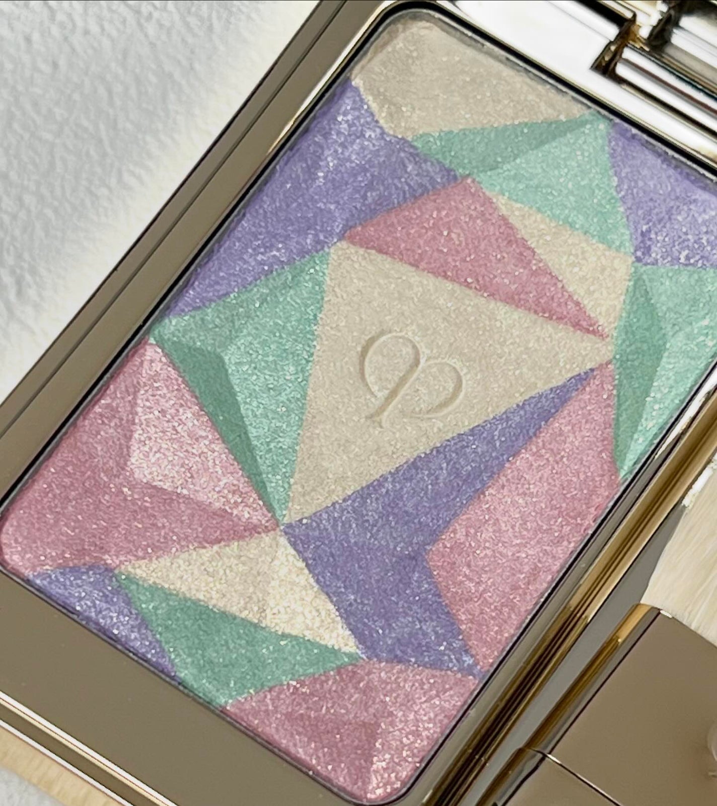 ル・レオスールデクラ /クレ・ド・ポー ボーテ/パウダーハイライトを使ったクチコミ(5枚目)