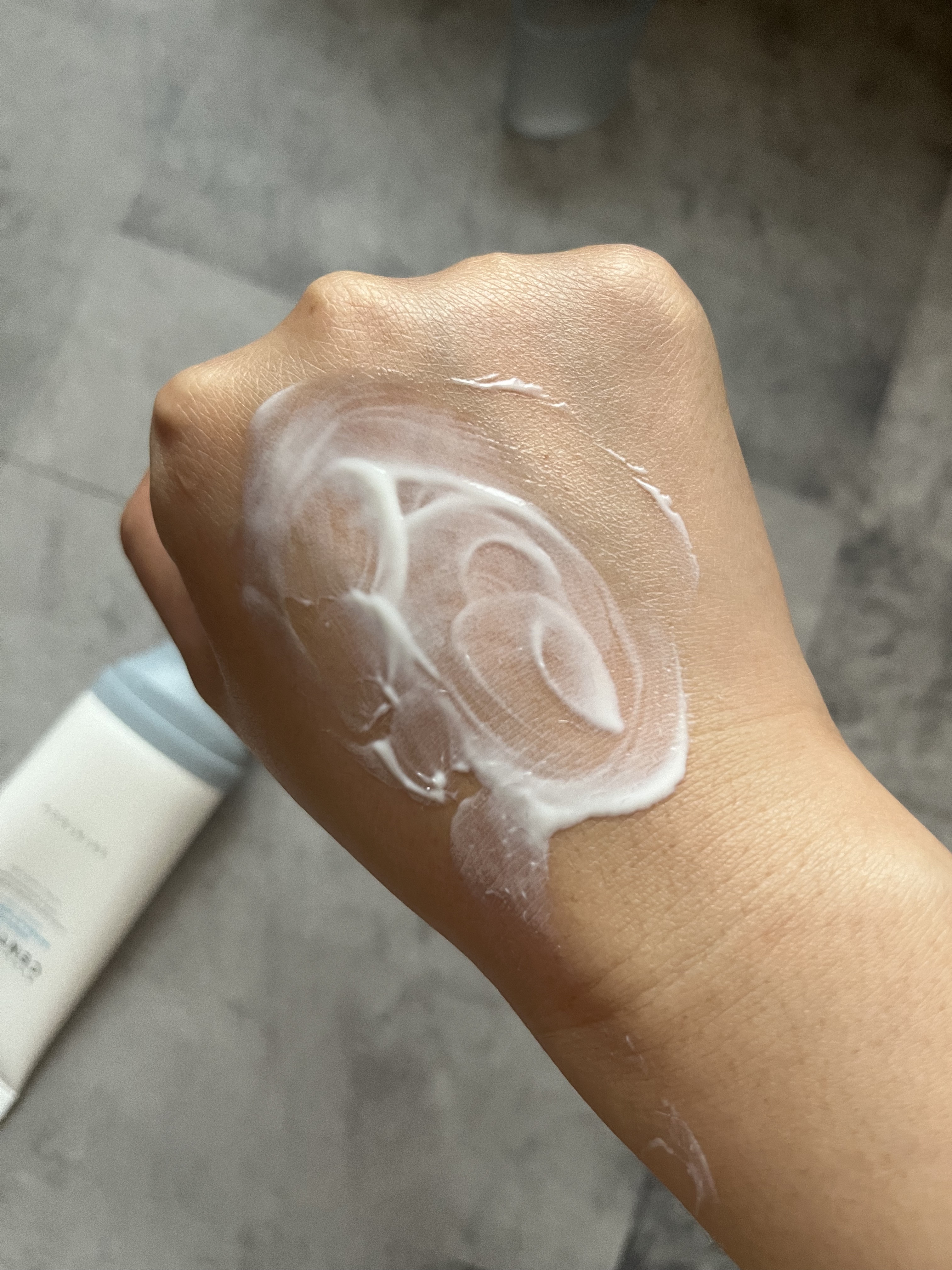 ヒアルーシカ ウォーターフィット サンセラム/SKIN1004/日焼け止めローションを使ったクチコミ（3枚目）