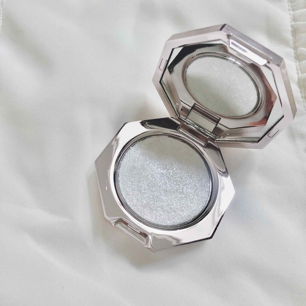 DIAMOND BOMB/FENTY BEAUTY BY RIHANNA/パウダーハイライトを使ったクチコミ(2枚目)