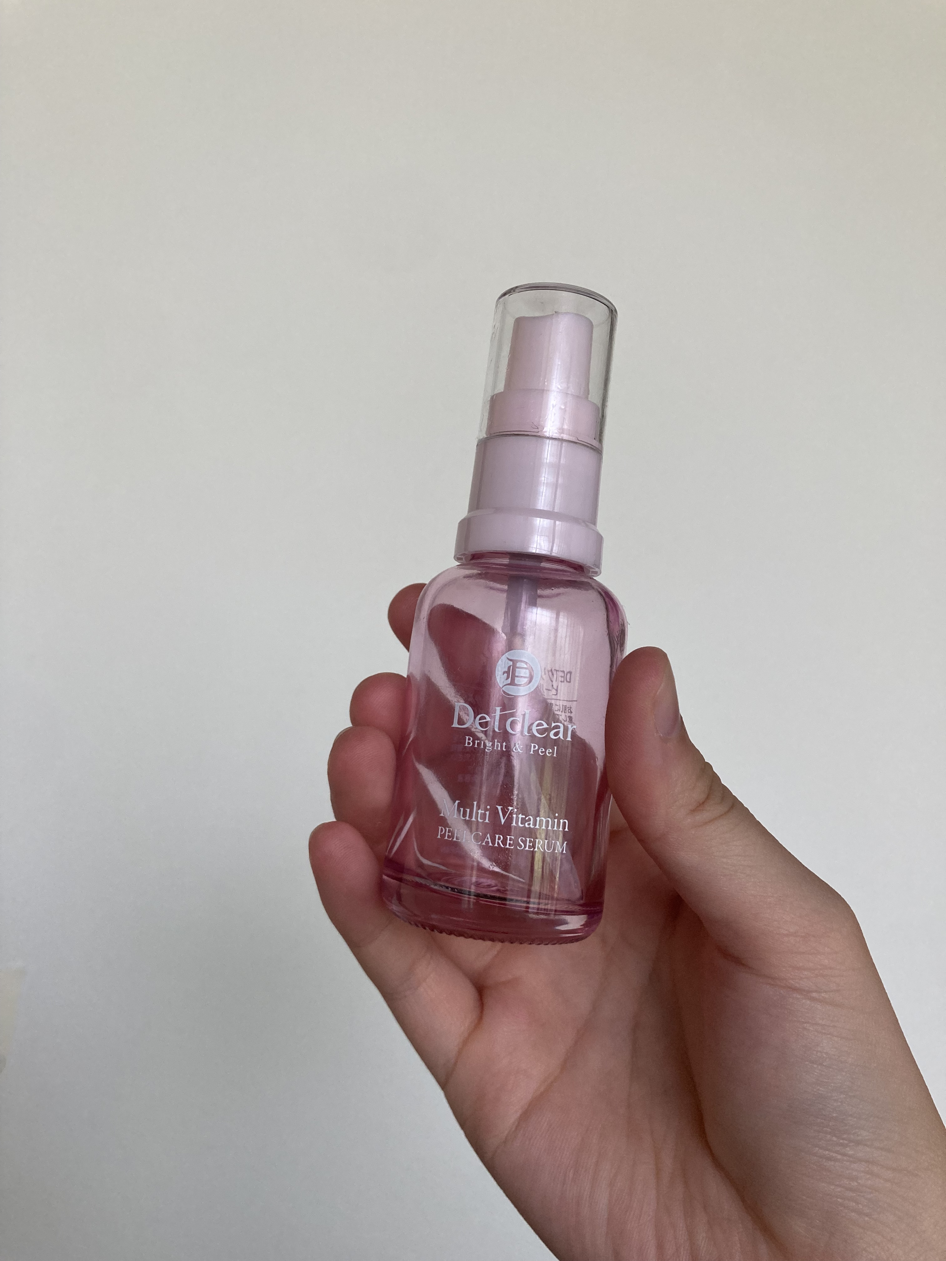DetclearDETクリア ブライト＆ピール ピール美容液

ドラッグストアに売っていたため購入

香りや使い心地に癖もなく、乾燥しないので良いけど特にこれといって効果を感じなかったのでリピはしないかな

さらっとした液体で意外とすぐ使い