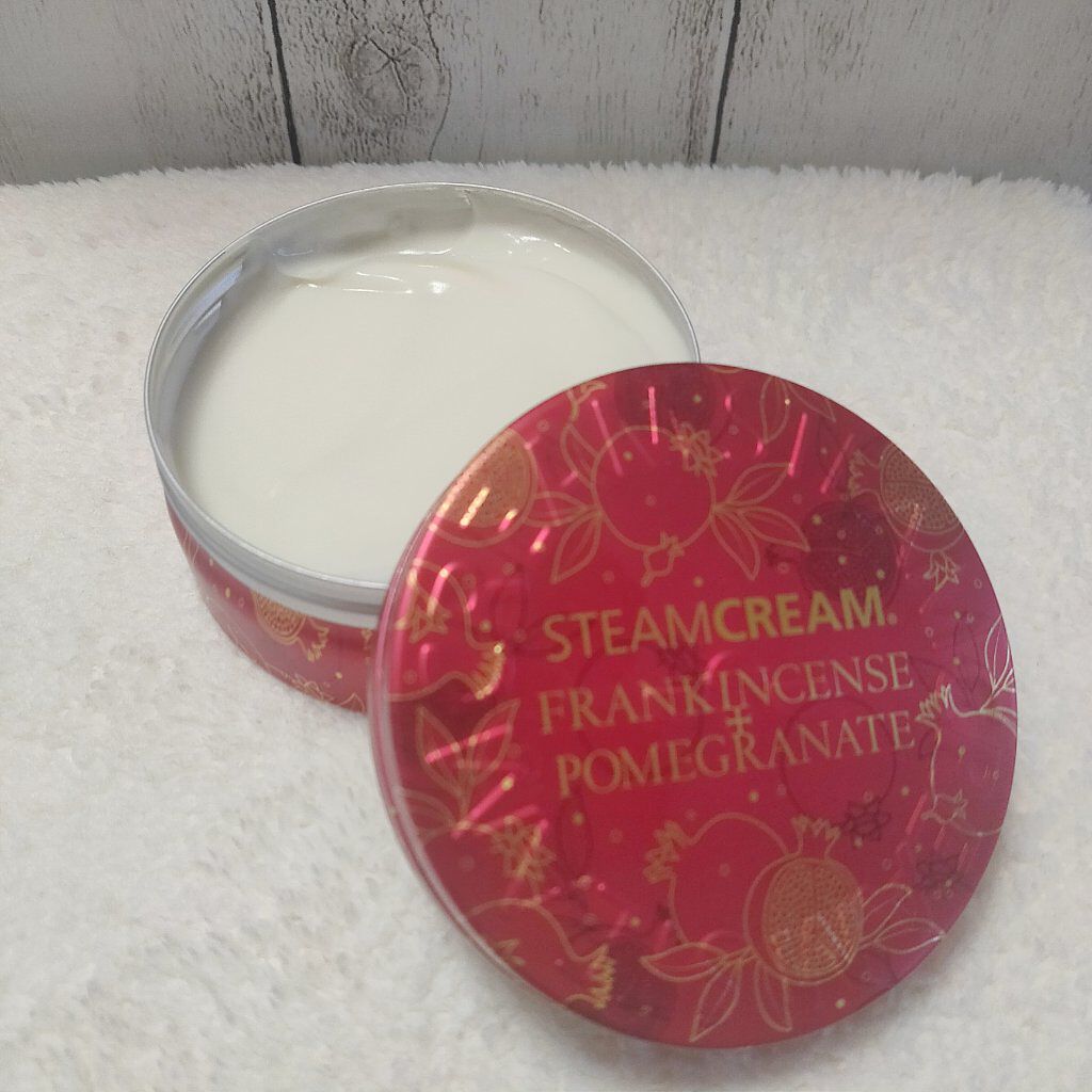 STEAMCREAM スチームクリーム フランキンセンス＆ざくろ のクチコミ「STEAMCREAM
スチームクリーム フランキンセンス＆ざくろ

通常版の倍の値段なので『た.....」（1枚目）