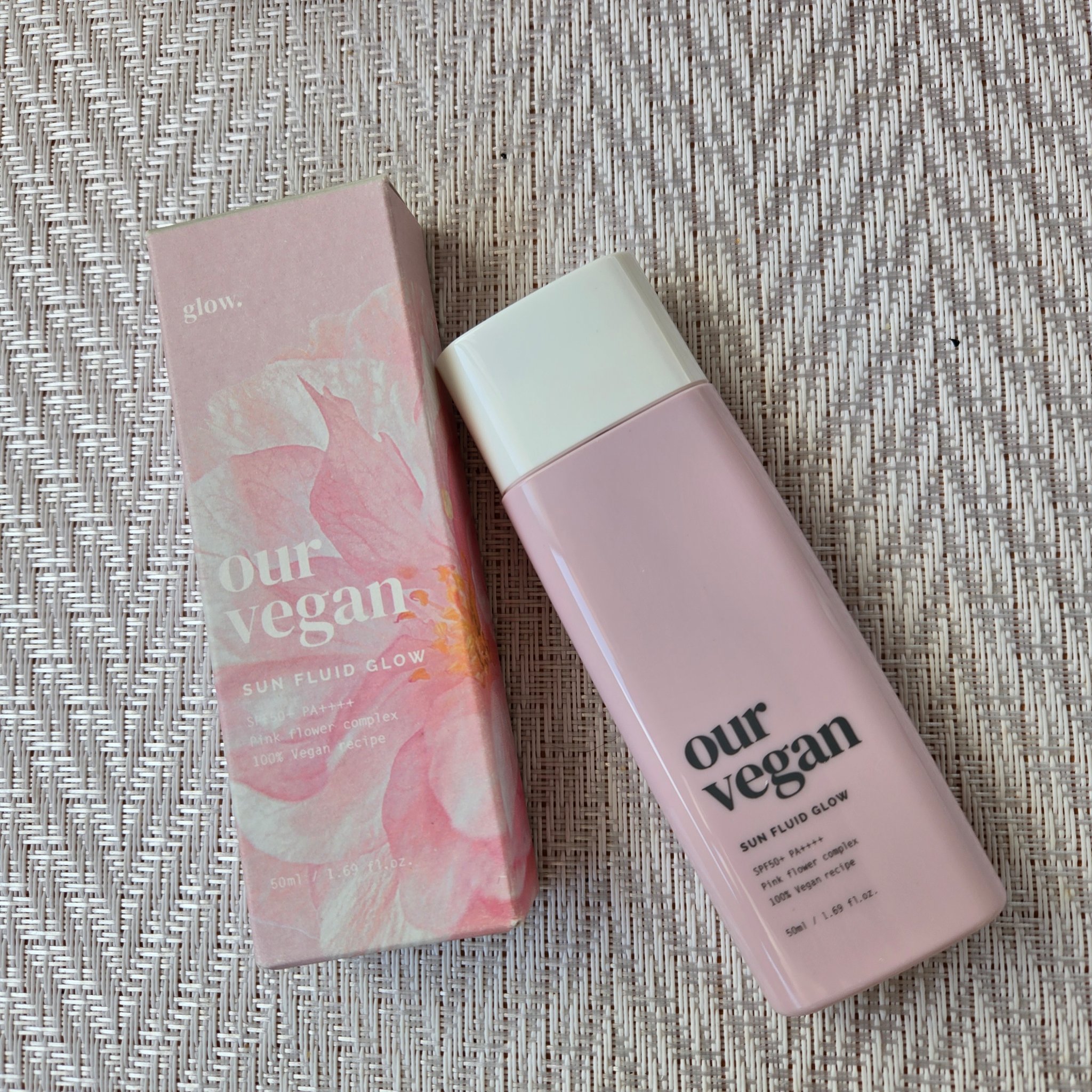 アワーヴィーガン サンプルイド グロー/manyo/化粧下地を使ったクチコミ（1枚目）