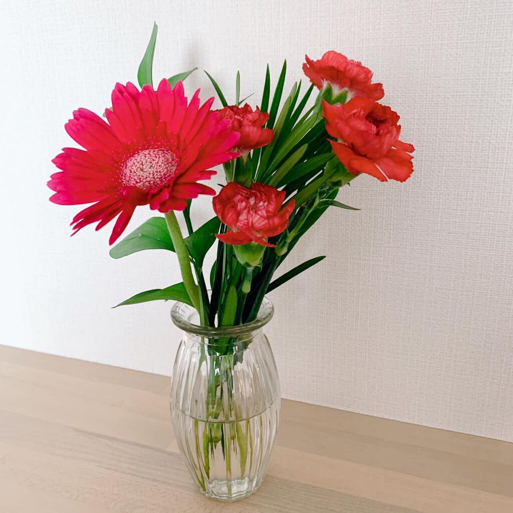 gumi【フォロバします♡】 on LIPS 「【bloomeeお花の定期便】今週のお花💐✼••┈┈••✼••..」(1枚目)