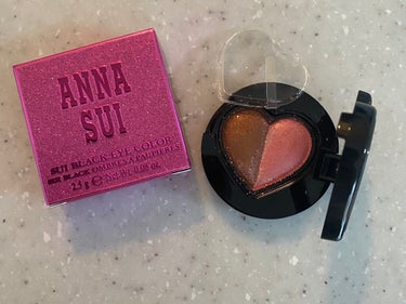 スイ ブラック アイカラー 301/ANNA SUI/シングルアイシャドウを使ったクチコミ（2枚目）