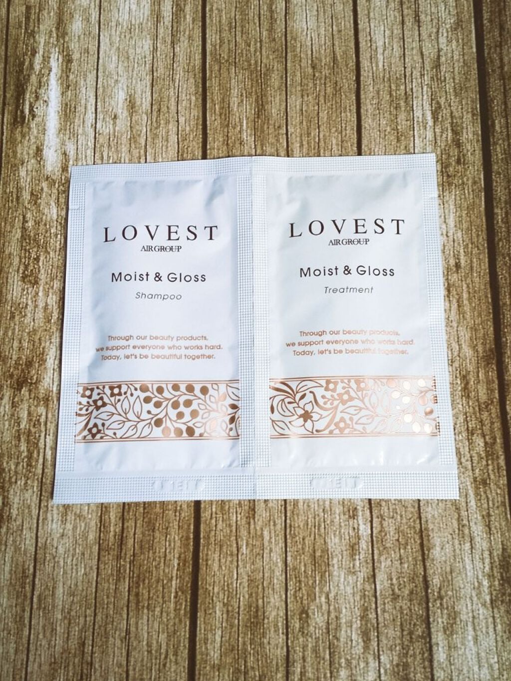 桃月さんチのくー太郎 on LIPS 「ご紹介する商品はこちらです。『LOVESTモイスト&グロスシャ..」(1枚目)