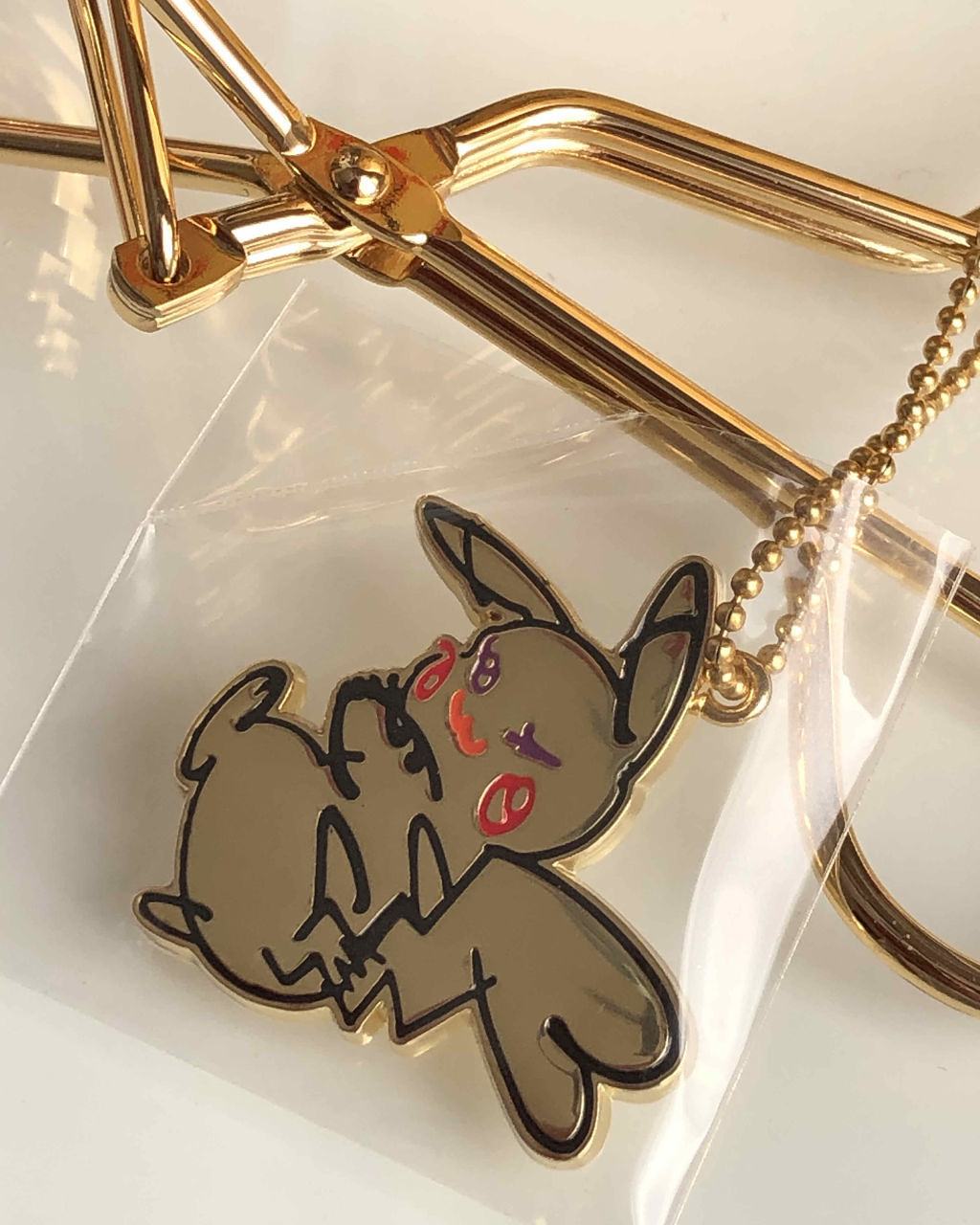 エレクトリック ゴールド ピカシュウ プレミアム アイラッシュカーラー/shu uemura/ビューラーを使ったクチコミ（2枚目）