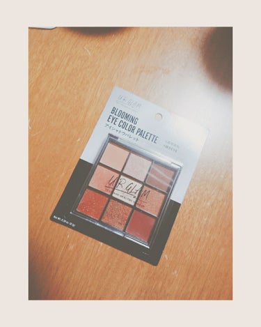 UR GLAM　BLOOMING EYE COLOR PALETTE/U R GLAM/パウダーアイシャドウを使ったクチコミ（1枚目）