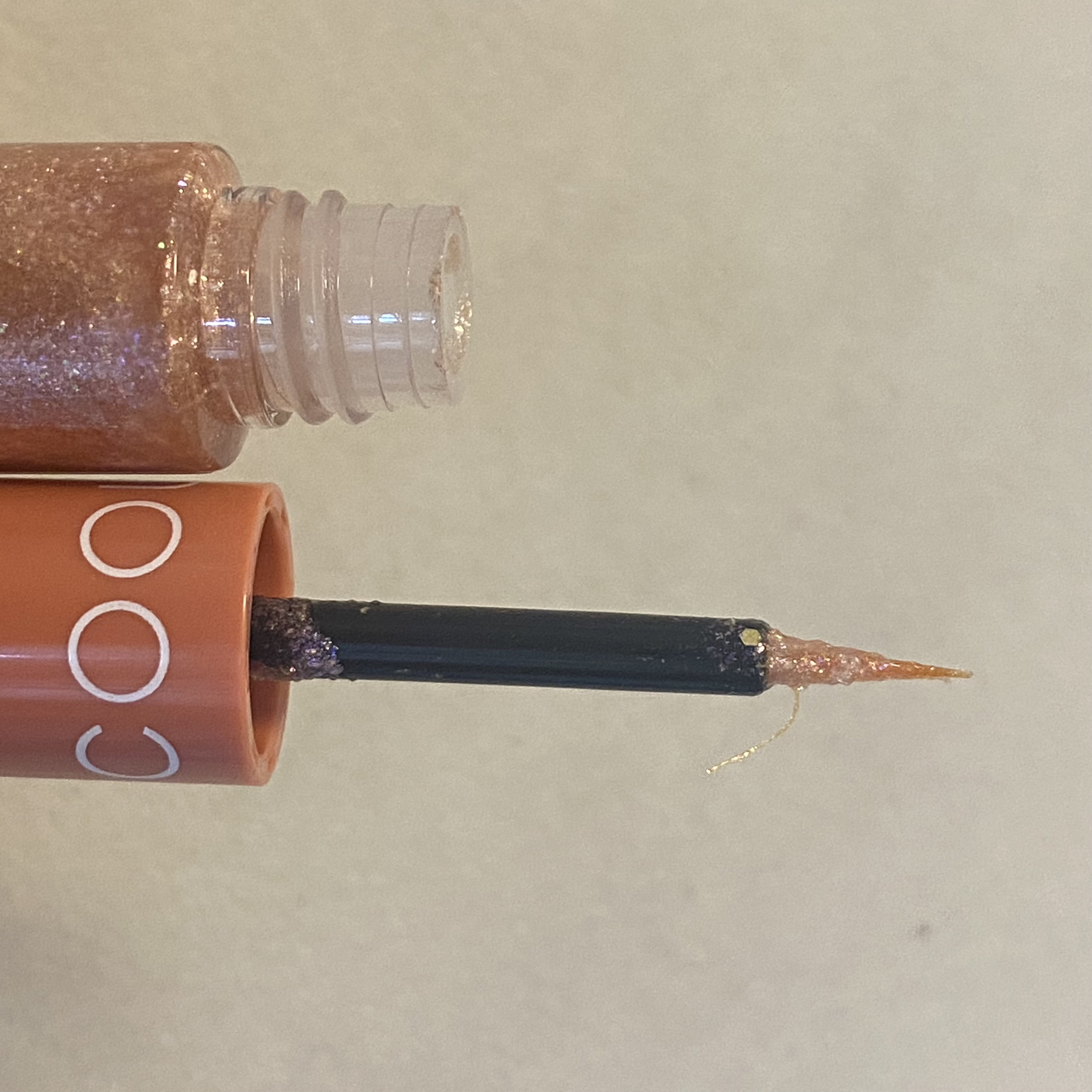 グリッターライナー 101 プラチナゴールド/coou/グリッターを使ったクチコミ（3枚目）