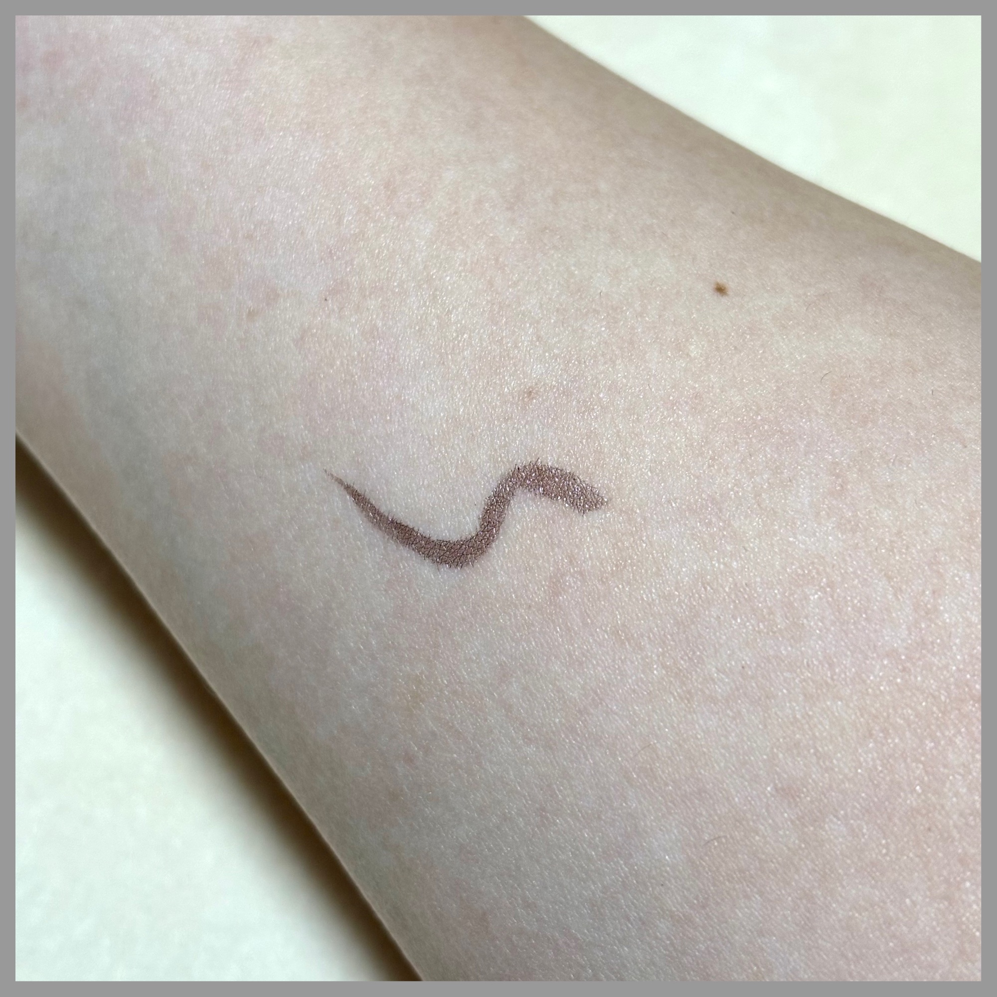 トゥインクルペンライナー #04 ミッドナイトアッシュ/rom&nd/リキッドアイライナーを使ったクチコミ（2枚目）