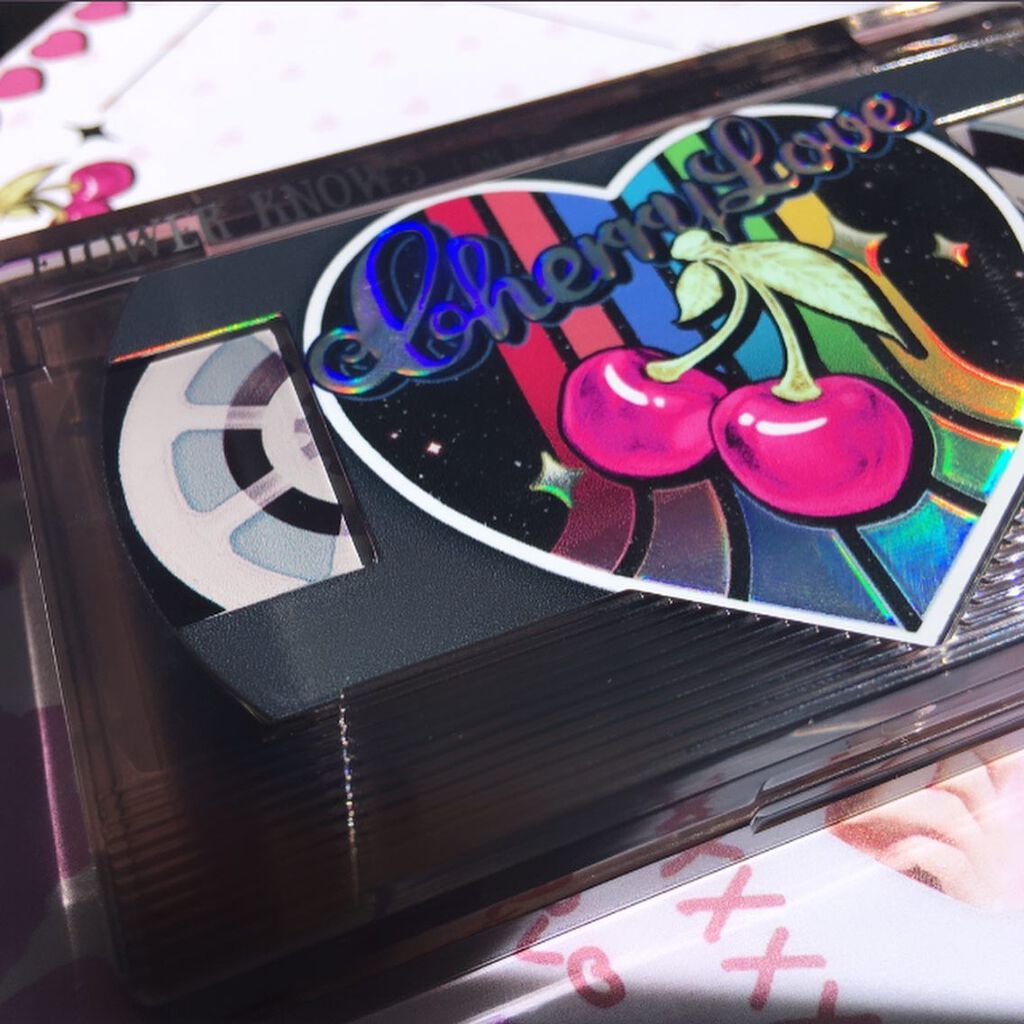 レトロマグネティック アイシャドウパレット 05 バイナルレコード(Vinyl Record)/FlowerKnows/アイシャドウパレットを使ったクチコミ（1枚目）