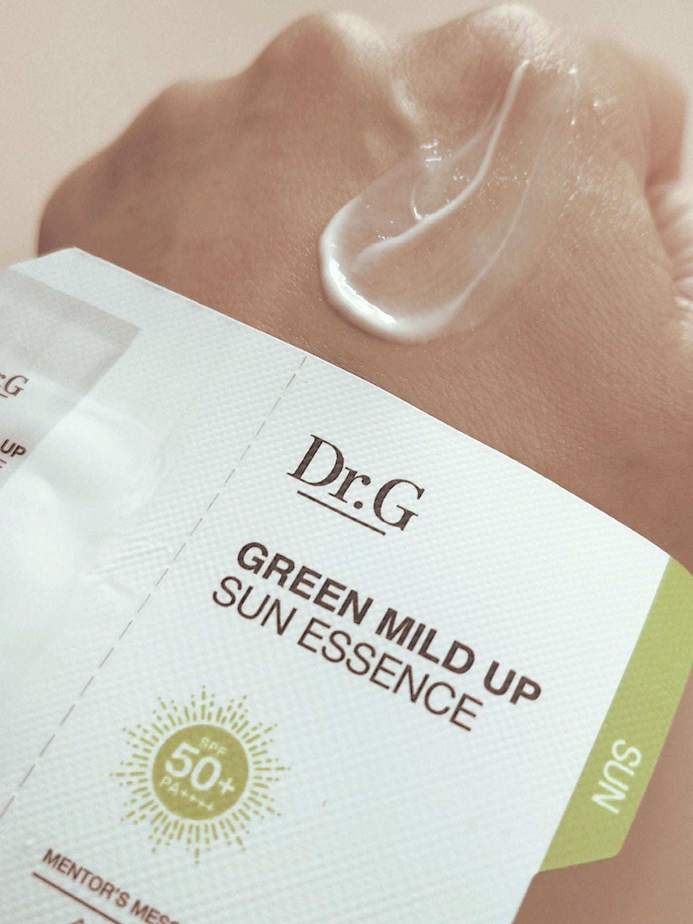 グリーンマイルドアップサンスエッセンス/Dr.G/日焼け止めローションを使ったクチコミ(4枚目)