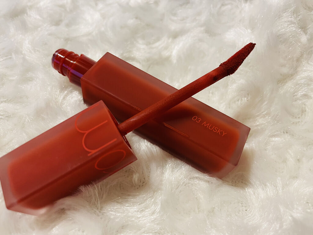 ジューシーラスティングティント/rom&nd/リップティントを使ったクチコミ（2枚目）