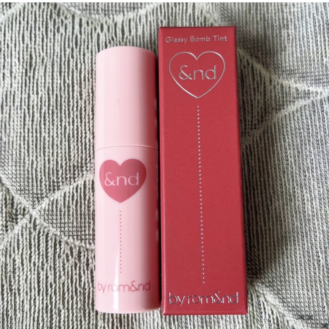 アンドバイロムアンド　グラッシーボムティント/&nd by rom&nd/リップティントを使ったクチコミ（2枚目）