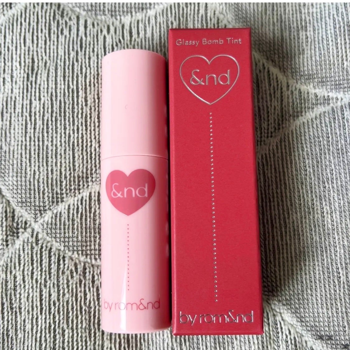 アンドバイロムアンド グラッシーボムティント/&nd by rom&nd/リップティントを使ったクチコミ(2枚目)