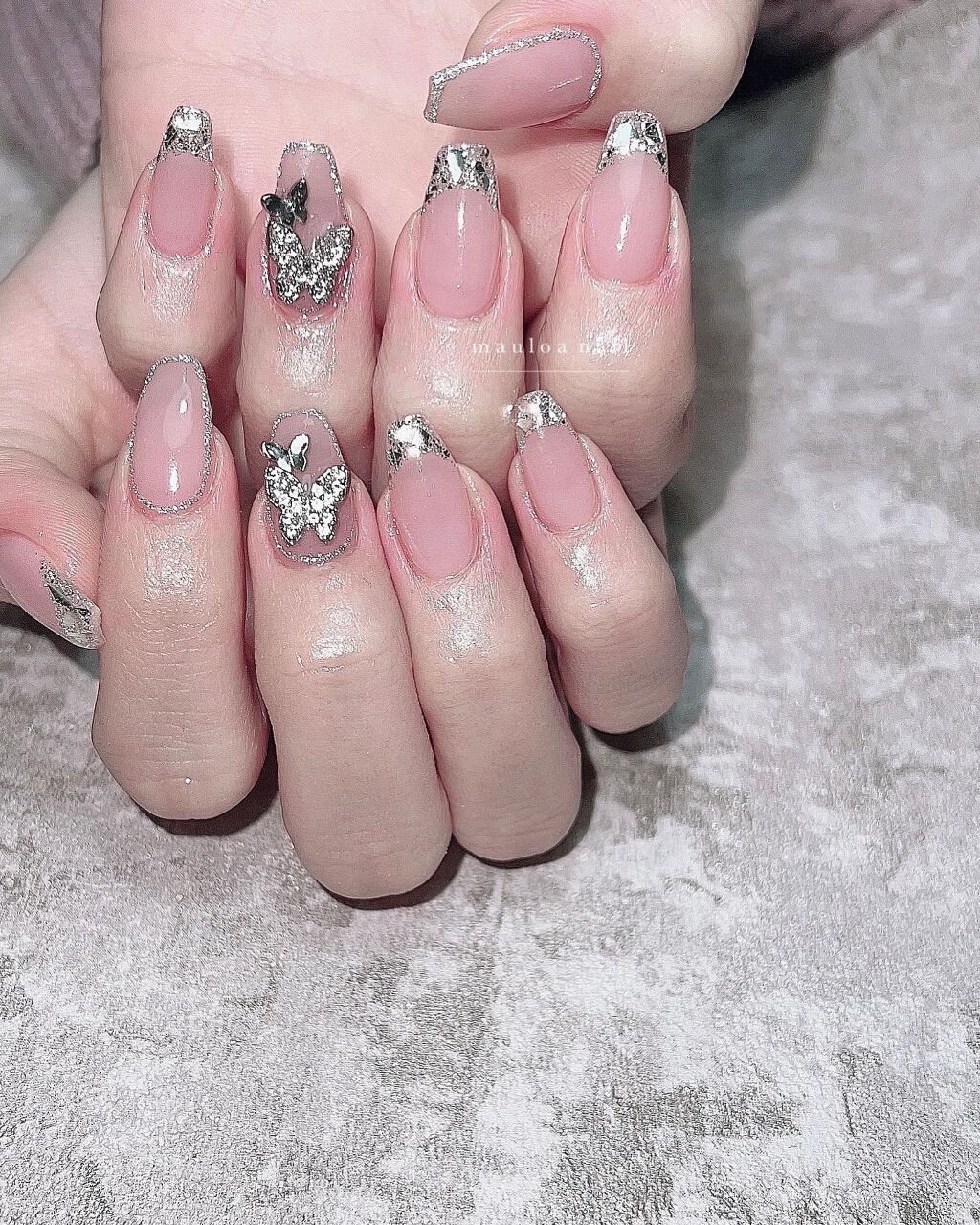 mauloa_nail on LIPS 「・ ガラスフレンチと🦋こちらのパーツは特注になります⭐️いつも..」(1枚目)