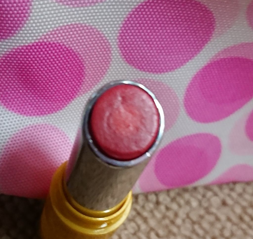 L'OCCITANE デリシャス＆フルーティー リップスティックのクチコミ「L'OCCITANEのデリシャス&フルーティーリップスティックの030です。
色味は赤に近いで.....」（2枚目）