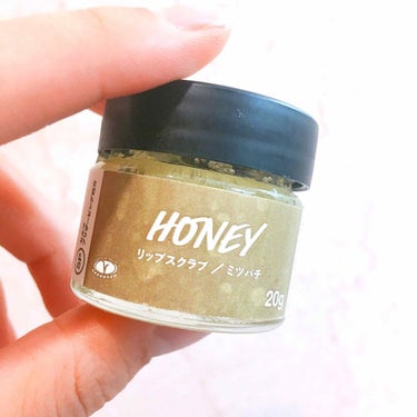 LUSH  リップスクラブ  
                                  Honey   ￥1000ぐらい

とっても良いです💓
万年くちびるガサガサマンだったんだけど、これで