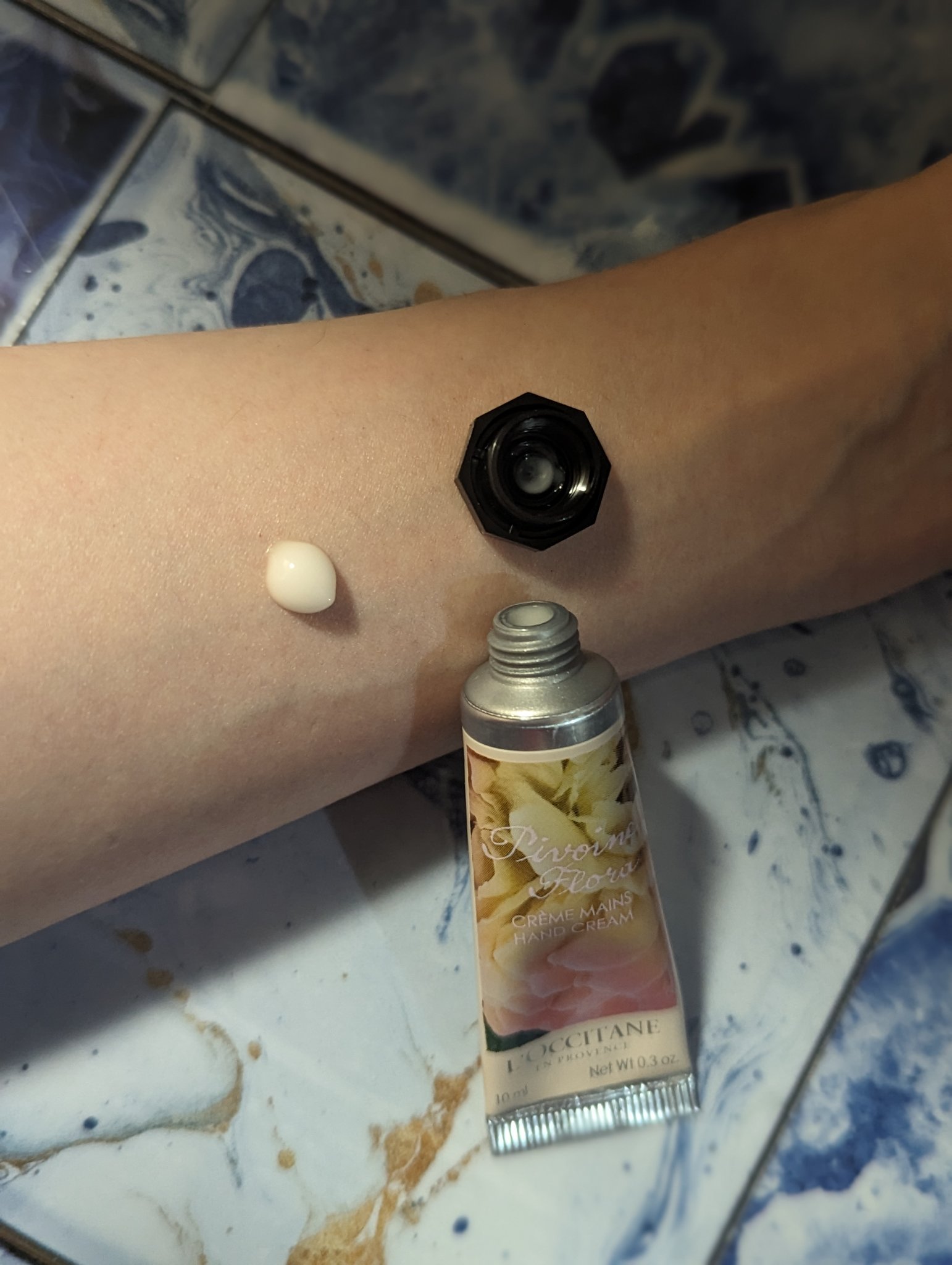 ピオニー フェアリーハンドクリーム/L'OCCITANE/ハンドクリームを使ったクチコミ（3枚目）