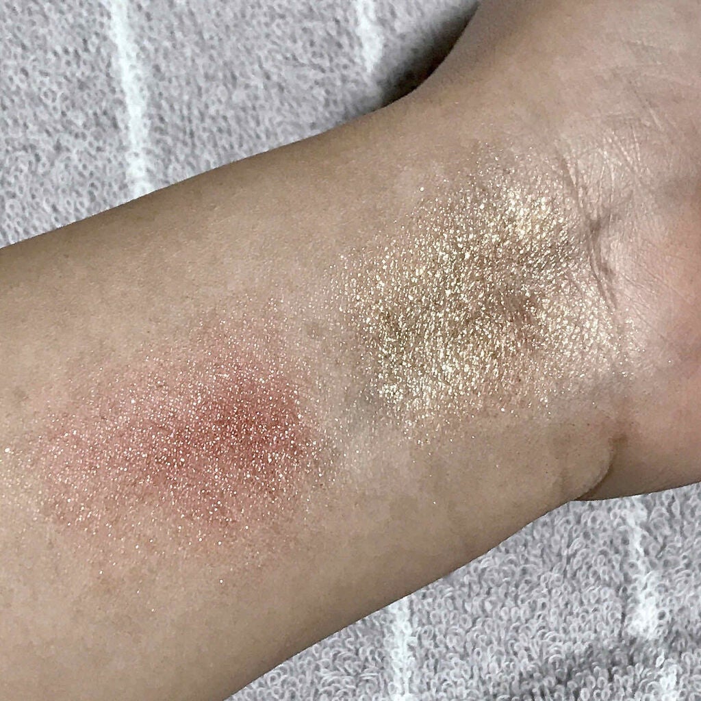 【Witch's Pouch】チップ アイシャドウ チェリーレッド パールピグメント Play with Color/ディズニーストア/単色アイシャドウを使ったクチコミ(4枚目)