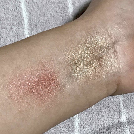 【Witch's Pouch】チップ アイシャドウ チェリーレッド パールピグメント Play with Color/ディズニーストア/単色アイシャドウを使ったクチコミ(4枚目)