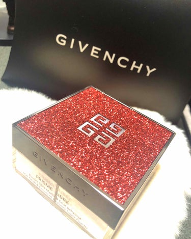 GIVENCHY  限定フェイスパウダー
プリズム・リーブル　8,470円(税込)

GIVENCHYのフェイスパウダーは初めて
購入してみました🤗

普通のパウダーとの違いは
＊緑色の部分がピンクにな