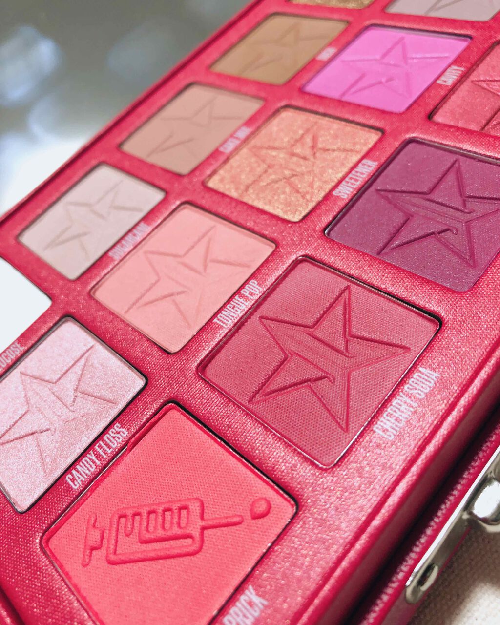 BLOOD SUGAR Eyeshadow Palette/Jeffree Star Cosmetics/アイシャドウパレットを使ったクチコミ(3枚目)