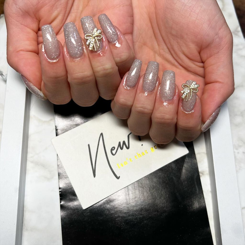 cst on LIPS 「#自爪ロング#🎀#冬ネイル#くすみカラー💅#ネイル好きな人と繋..」(1枚目)