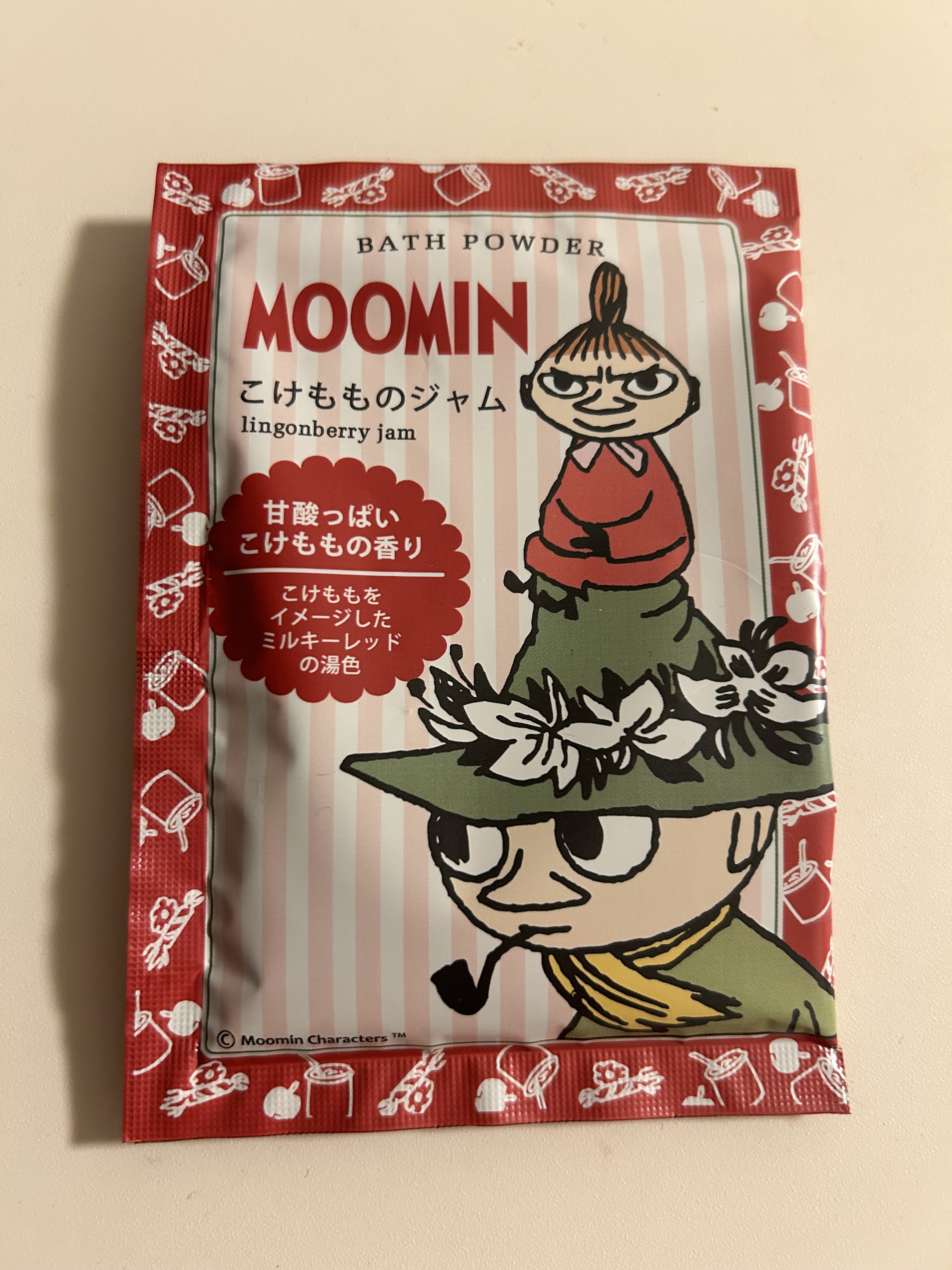 グローバル プロダクト プランニング ムーミン バスパウダー こけもものジャムのクチコミ「ムーミン バスパウダー こけもものジャム　¥253

パケ買いです♪

こけもも？

ジャム？.....」（1枚目）