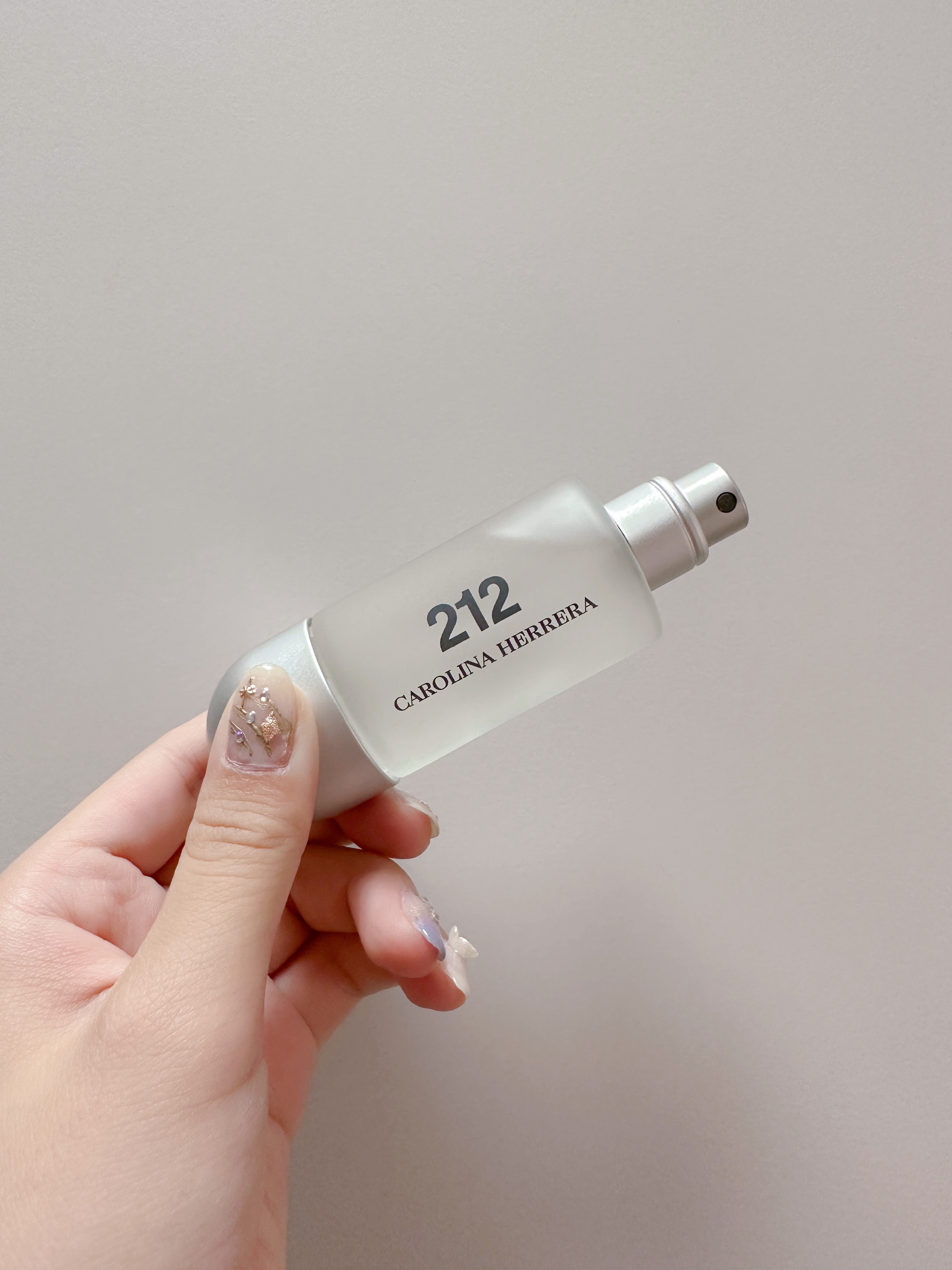 212 オーデトワレ/キャロライナ ヘレラ(海外)/香水(レディース)を使ったクチコミ（3枚目）