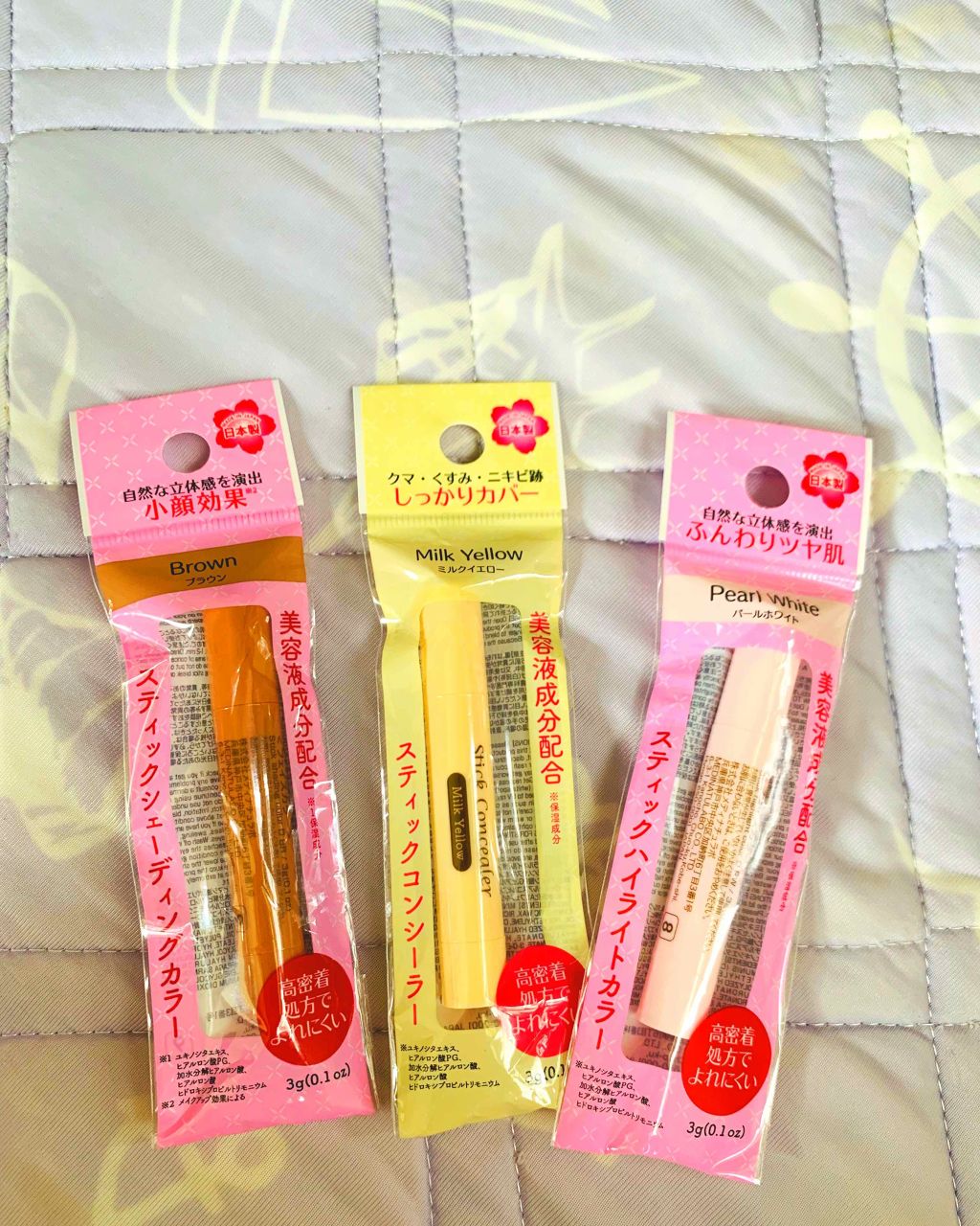 かんぬちゃん on LIPS 「ダイソーで新しいスティックタイプのコスメが出てました!ハイライ..」(1枚目)