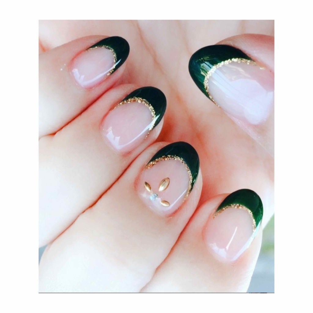 いづみ on LIPS 「#いづみのネイル#ネイルデザイン#忘備録今回のネイルはモスグリ..」(1枚目)