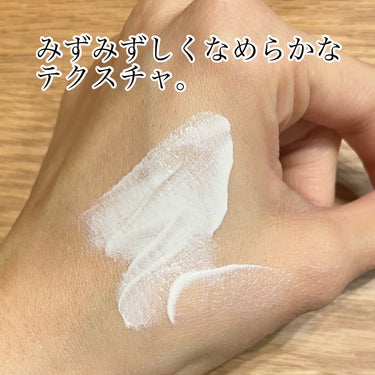 ❤️毎日の日焼け止めに❤️

◼️Dr.G
     グリーンマイルドアップ サン+

お肌が敏感な時にも使いやすい日焼け止めのご紹介！

✼••┈┈••✼••┈┈••✼••┈┈••✼••┈┈••✼

【特徴】
SPF50+/PA++++
ツボクサやドクダミ配合で肌トラブル予防、お肌が敏感な時にも使いやすい日焼け止め。
白浮きしにくいのがうれしい！


【使用してみて】
みずみずしくなめらかで、軽やかに伸びるテクスチャ。
塗り広げている際には油分多めかな？という感触ですが、塗り終わるとサラッと感が出てきてベタつきが少ない！
少しツヤっとしますが、白浮きせず自然な仕上がりです。
香りなどほんのり日焼け止めっぽさはありますがキシキシしないのが◎。
ツボクサエキスやドクダミエキス配合なのでお肌への負担間が少ないのが嬉しい！！
ブルーライトや赤外線など日常の中のいろいろな刺激からも守ってくれるのでついつい手に取ってしまうような日焼け止めになりそうです♩

✼••┈┈••✼••┈┈••✼••┈┈••✼••┈┈••✼

#PR#dr.g #drg#ドクタージー
#グリーンマイルドアップサン
#ドクタージー#ドクターズコスメ
#韓国スキンケア#韓国コスメ#日焼け止め
#化粧下地#スキンケアの画像 その2