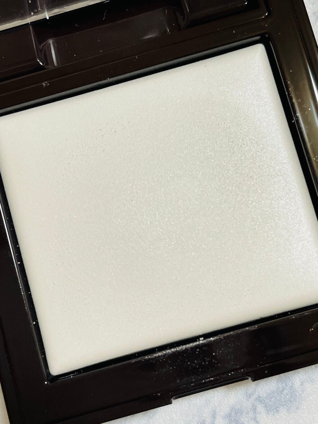 シークレット ブラーリング パウダー フォー アンダー アイズ/ローラ メルシエ/プレストパウダーを使ったクチコミ(3枚目)