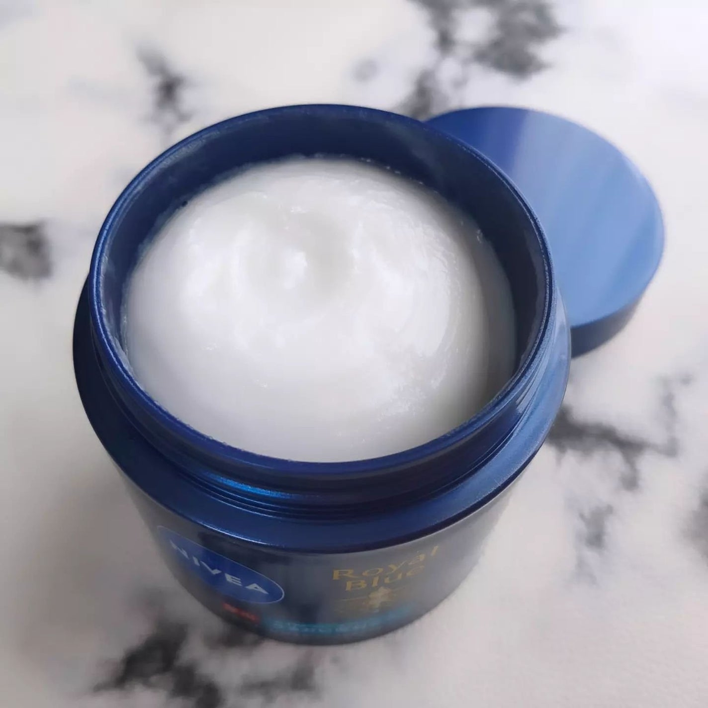 ニベア ロイヤルブルーボディクリーム うるおい密封ケア/ニベア/ボディクリームを使ったクチコミ(2枚目)