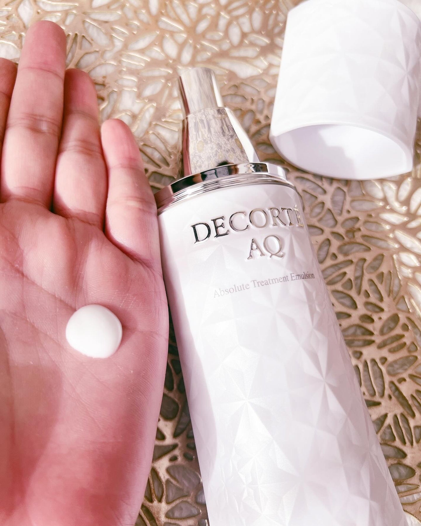 AQ アブソリュート エマルジョン マイクロラディアンス Ⅱ/DECORTÉ/乳液を使ったクチコミ(2枚目)